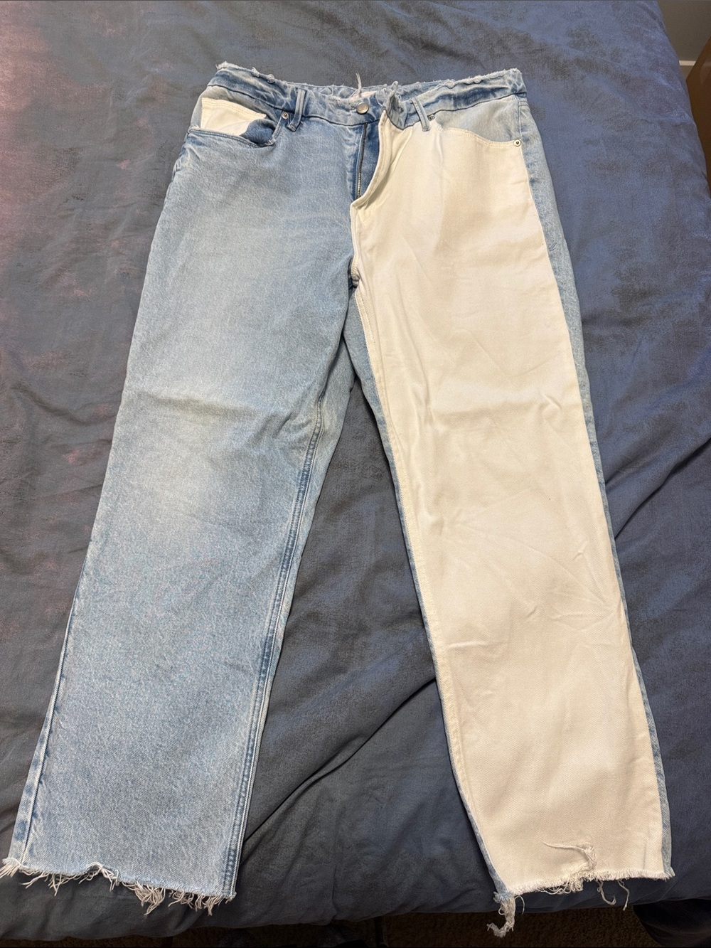 Good American Two-Tone Light Blue and Cream Straight Leg Jeans